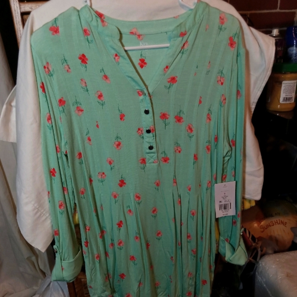 Kim Roger's Size Small-Mint Green Henley Top w Multi Color Flowers